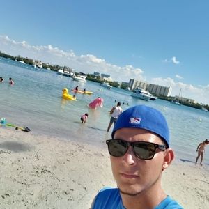 Meet your Posher, Carlos